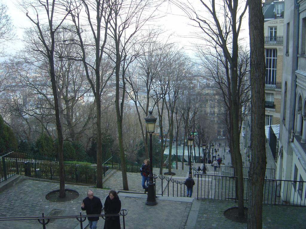 Apartamento Duplex De Charme Au Coeur De Montmartre París Exterior foto